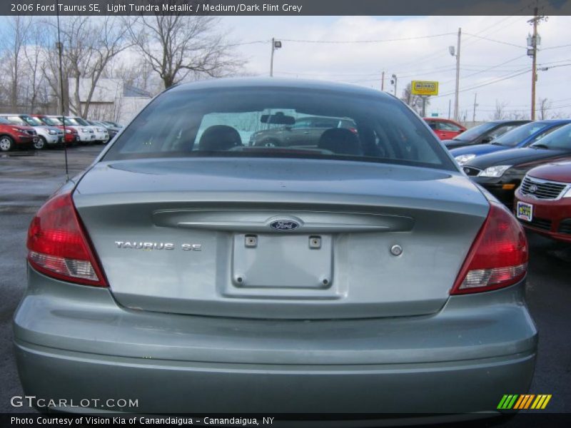 Light Tundra Metallic / Medium/Dark Flint Grey 2006 Ford Taurus SE