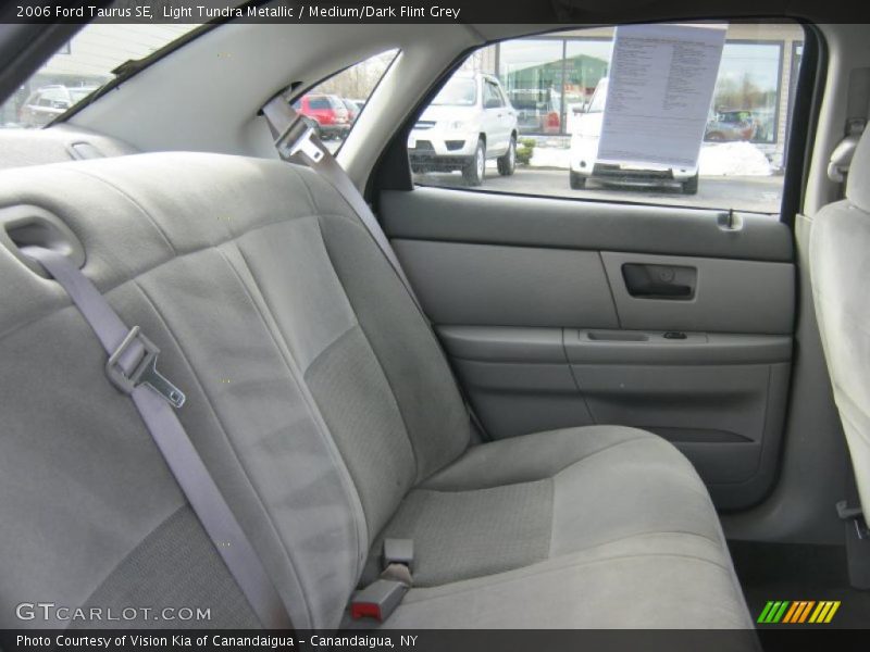 Light Tundra Metallic / Medium/Dark Flint Grey 2006 Ford Taurus SE