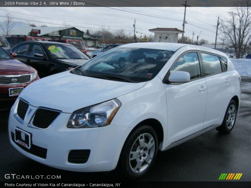 Ultra White / Ebony 2009 Pontiac Vibe 2.4