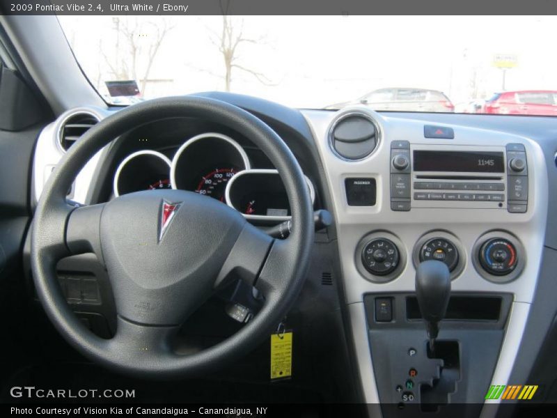 Ultra White / Ebony 2009 Pontiac Vibe 2.4