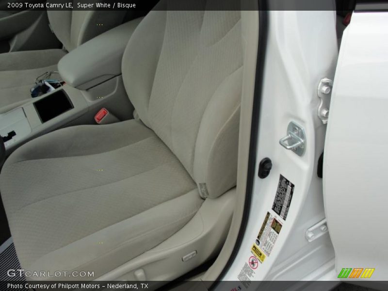 Super White / Bisque 2009 Toyota Camry LE