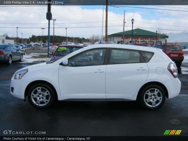 Ultra White / Ebony 2009 Pontiac Vibe 2.4