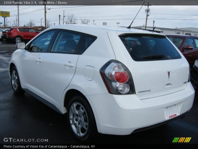 Ultra White / Ebony 2009 Pontiac Vibe 2.4