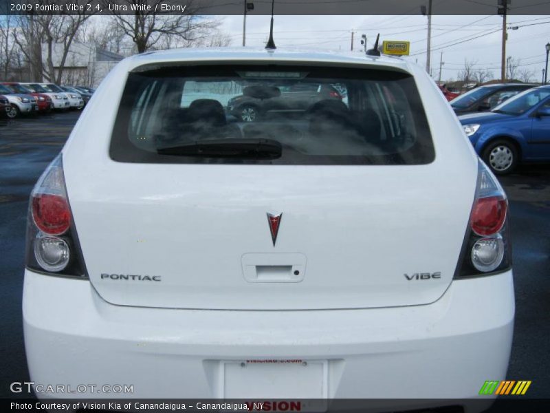 Ultra White / Ebony 2009 Pontiac Vibe 2.4