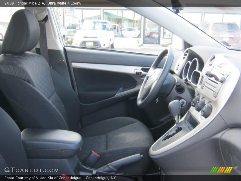 Ultra White / Ebony 2009 Pontiac Vibe 2.4