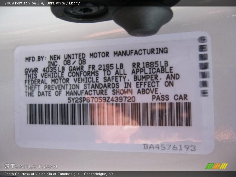 Ultra White / Ebony 2009 Pontiac Vibe 2.4