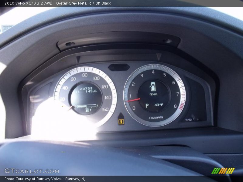 Oyster Grey Metallic / Off Black 2010 Volvo XC70 3.2 AWD