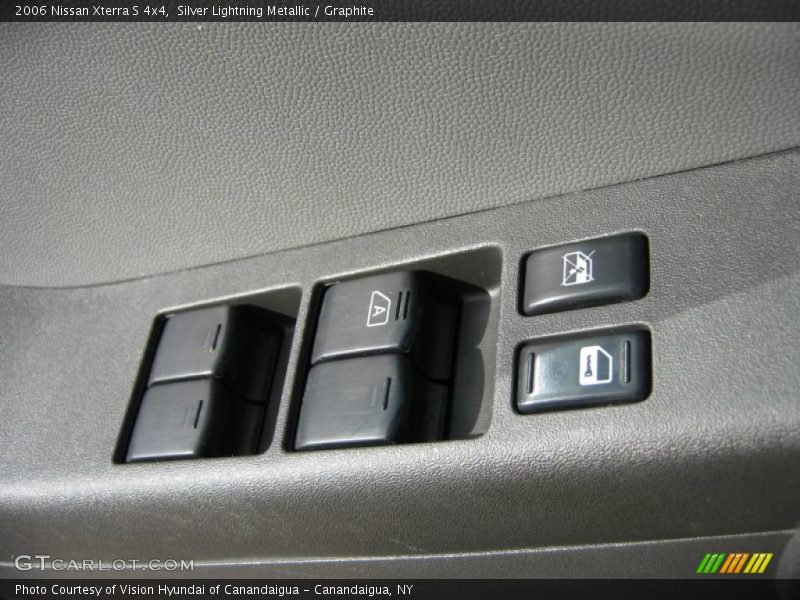 Silver Lightning Metallic / Graphite 2006 Nissan Xterra S 4x4