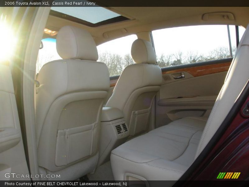 Cassis Red Pearl / Ivory 2006 Toyota Avalon XLS