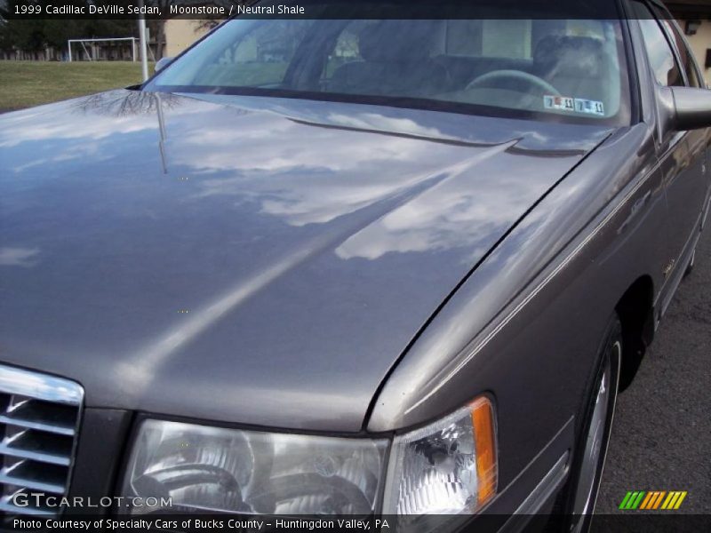 Moonstone / Neutral Shale 1999 Cadillac DeVille Sedan