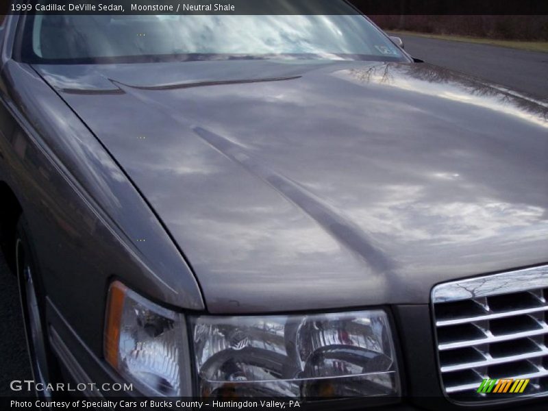 Moonstone / Neutral Shale 1999 Cadillac DeVille Sedan