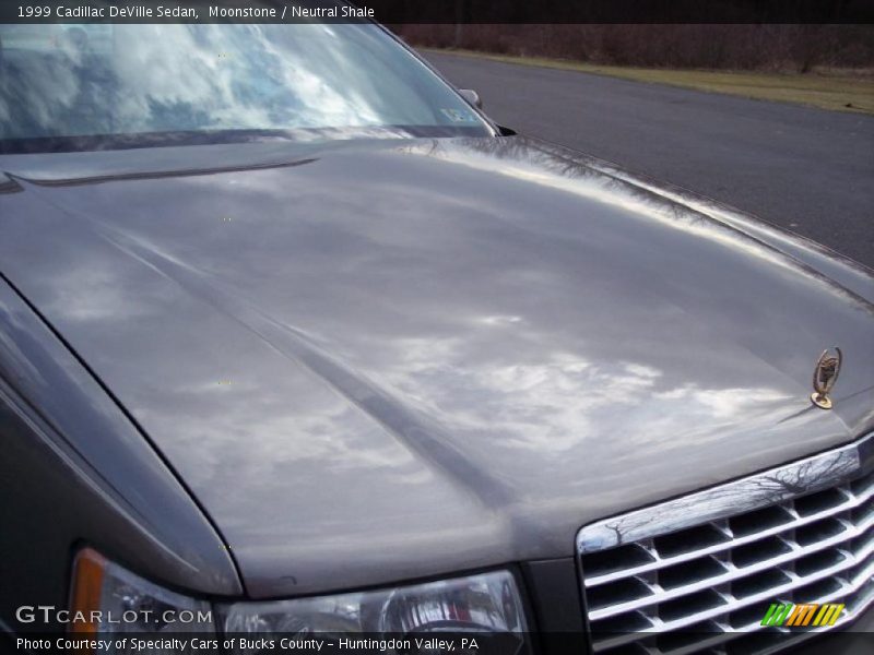 Moonstone / Neutral Shale 1999 Cadillac DeVille Sedan