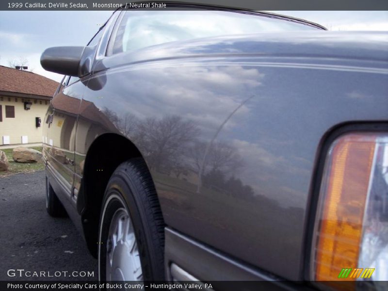 Moonstone / Neutral Shale 1999 Cadillac DeVille Sedan
