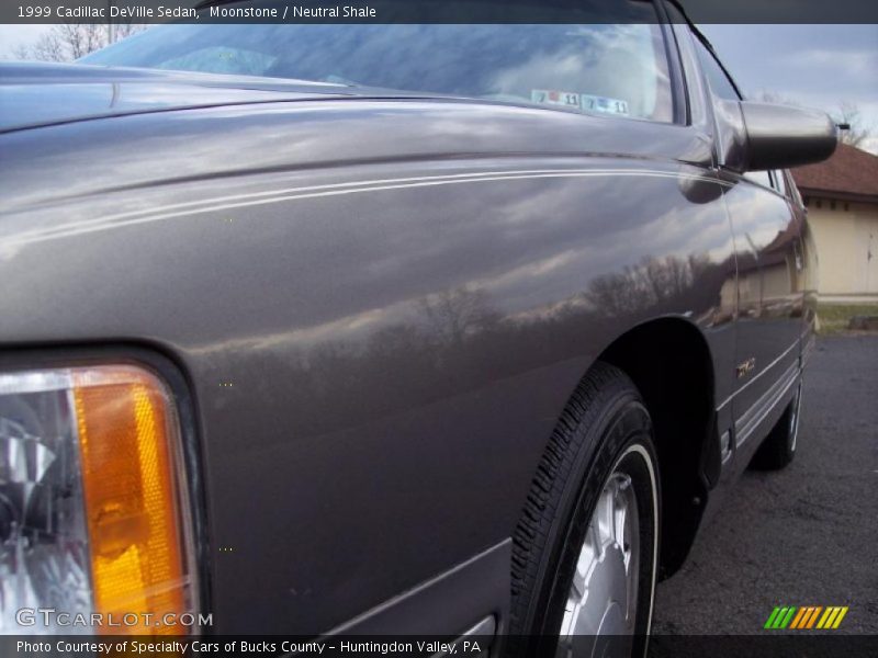 Moonstone / Neutral Shale 1999 Cadillac DeVille Sedan