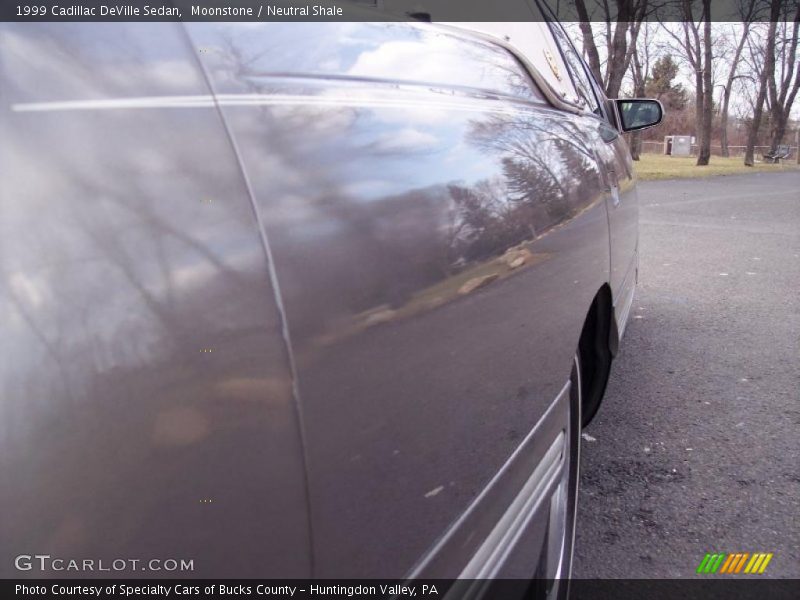 Moonstone / Neutral Shale 1999 Cadillac DeVille Sedan