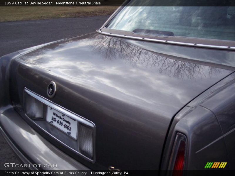 Moonstone / Neutral Shale 1999 Cadillac DeVille Sedan