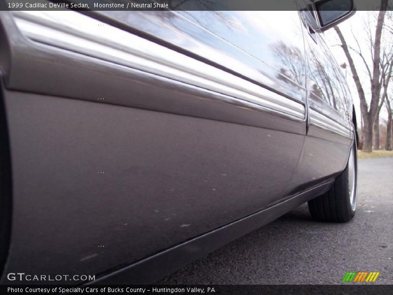 Moonstone / Neutral Shale 1999 Cadillac DeVille Sedan