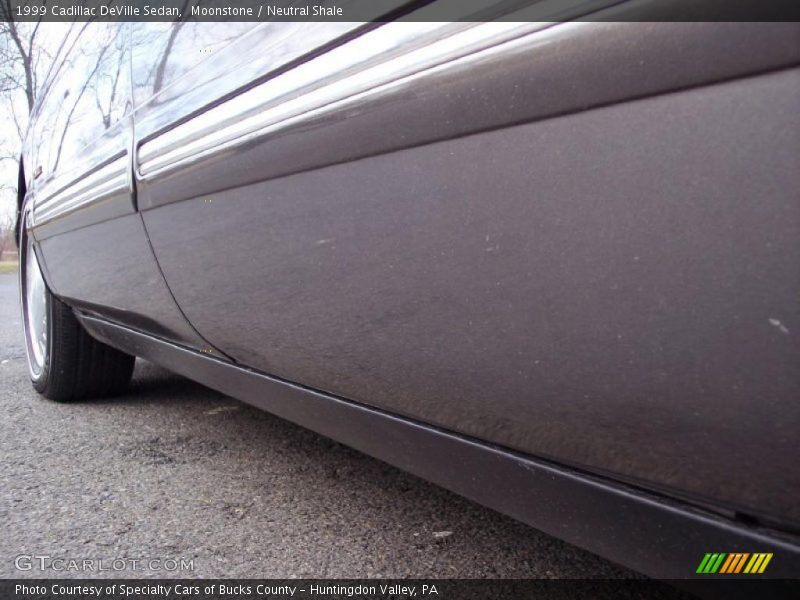 Moonstone / Neutral Shale 1999 Cadillac DeVille Sedan
