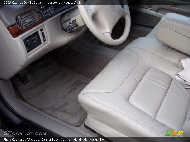 Moonstone / Neutral Shale 1999 Cadillac DeVille Sedan