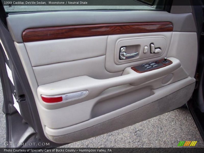 Moonstone / Neutral Shale 1999 Cadillac DeVille Sedan
