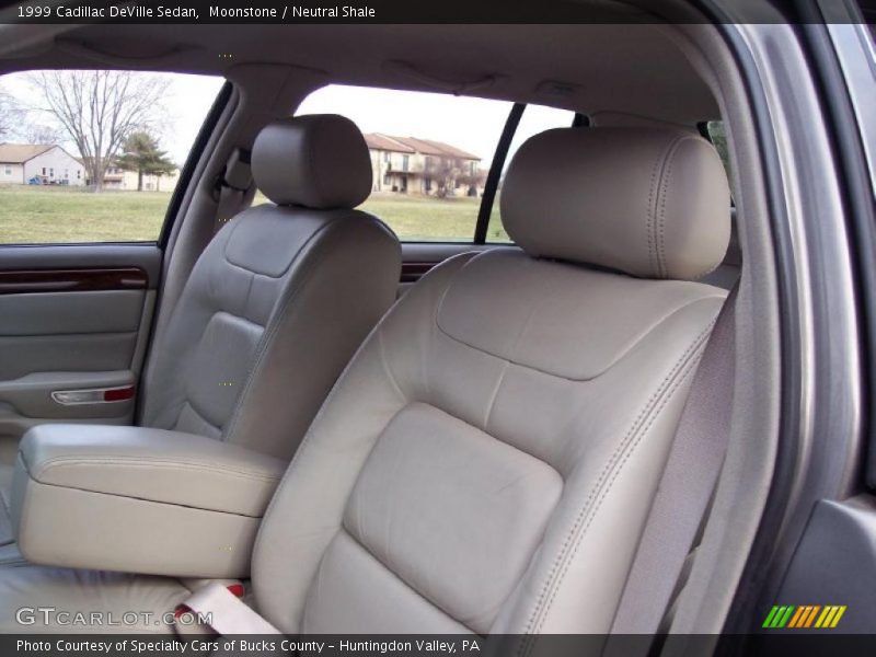 Moonstone / Neutral Shale 1999 Cadillac DeVille Sedan