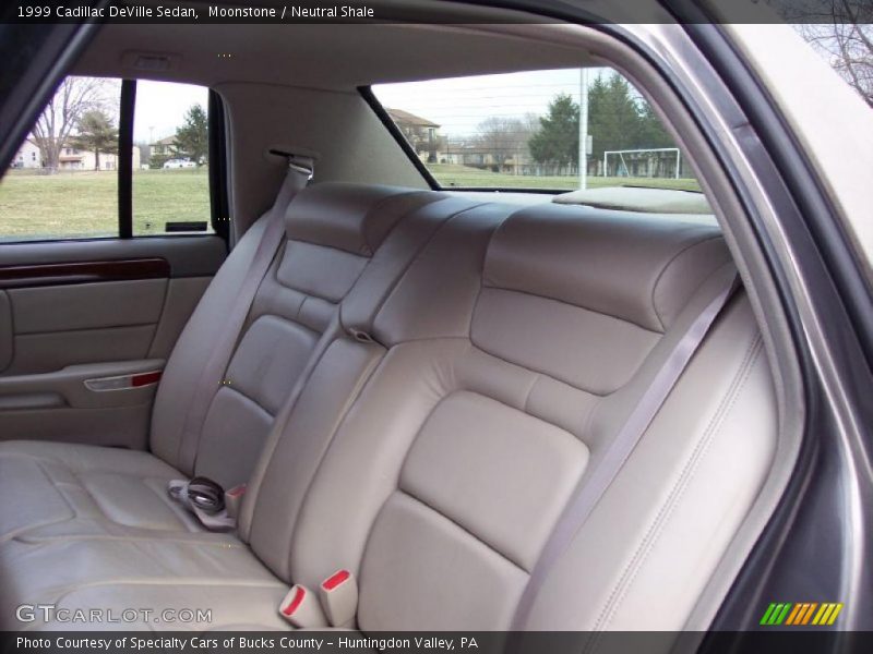 Moonstone / Neutral Shale 1999 Cadillac DeVille Sedan