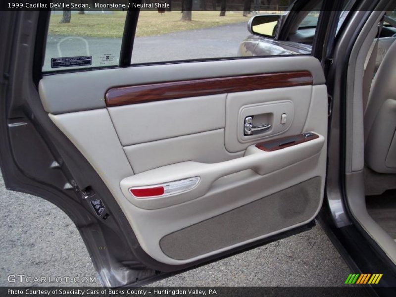 Moonstone / Neutral Shale 1999 Cadillac DeVille Sedan