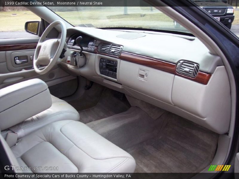 Moonstone / Neutral Shale 1999 Cadillac DeVille Sedan