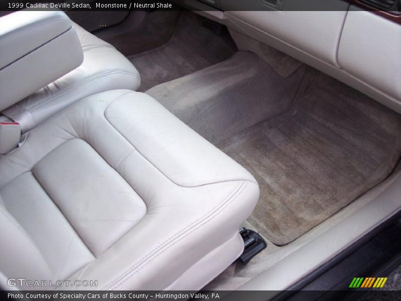Moonstone / Neutral Shale 1999 Cadillac DeVille Sedan