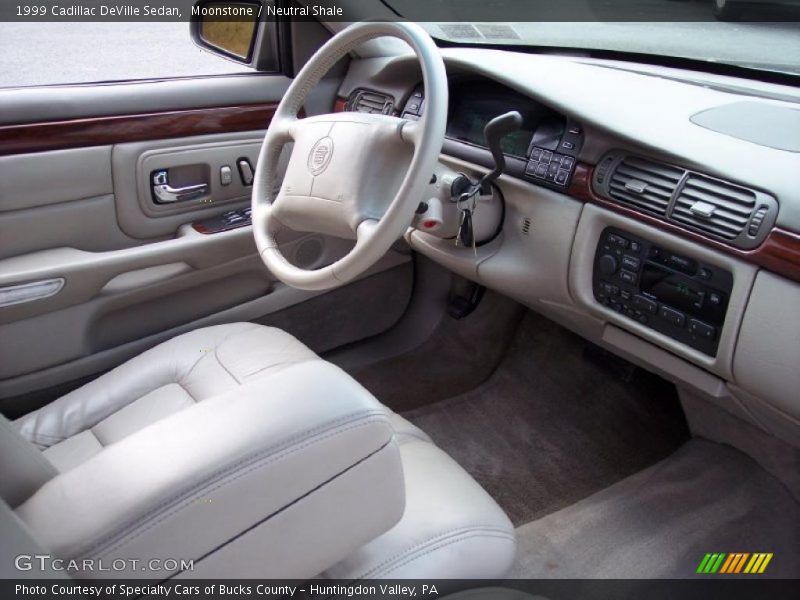 Moonstone / Neutral Shale 1999 Cadillac DeVille Sedan
