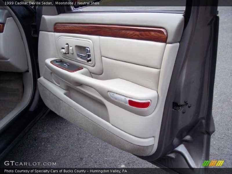 Moonstone / Neutral Shale 1999 Cadillac DeVille Sedan