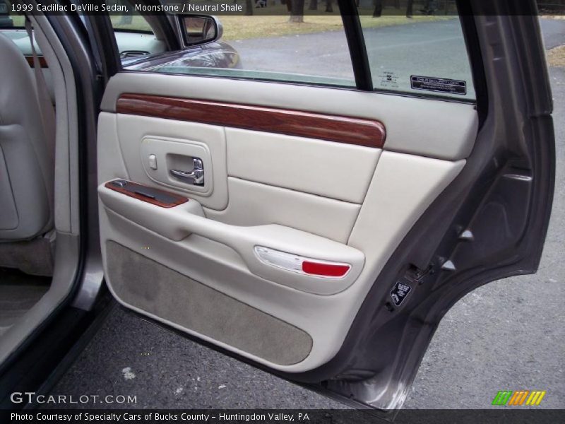 Moonstone / Neutral Shale 1999 Cadillac DeVille Sedan