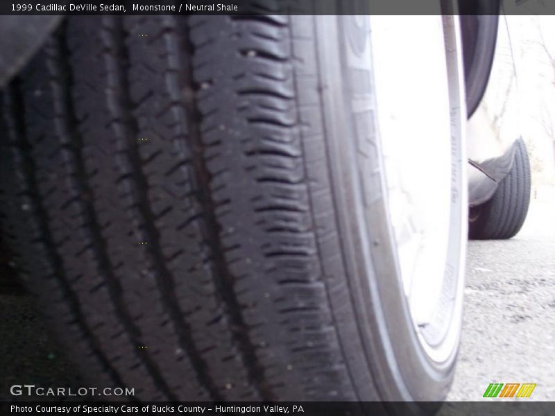 Moonstone / Neutral Shale 1999 Cadillac DeVille Sedan