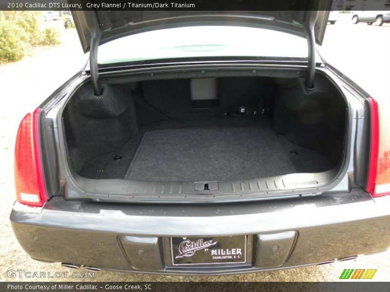 Grey Flannel / Titanium/Dark Titanium 2010 Cadillac DTS Luxury