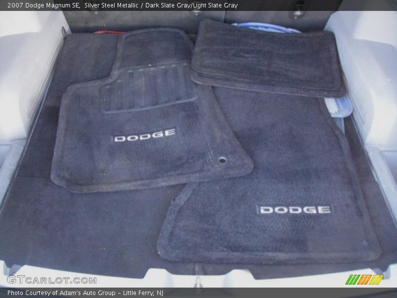 Silver Steel Metallic / Dark Slate Gray/Light Slate Gray 2007 Dodge Magnum SE
