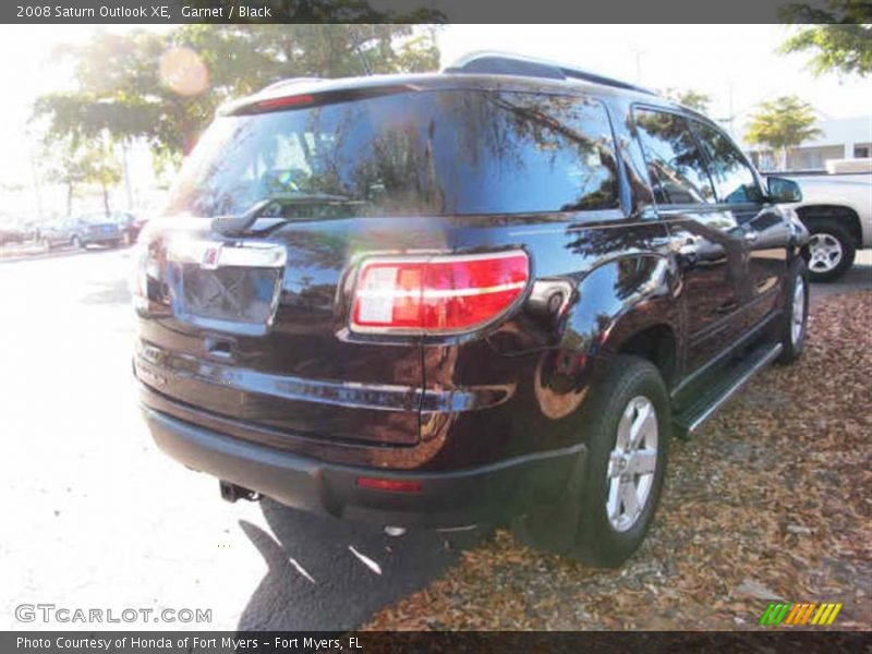 Garnet / Black 2008 Saturn Outlook XE