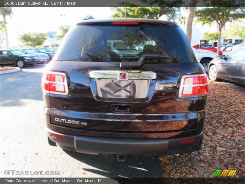 Garnet / Black 2008 Saturn Outlook XE