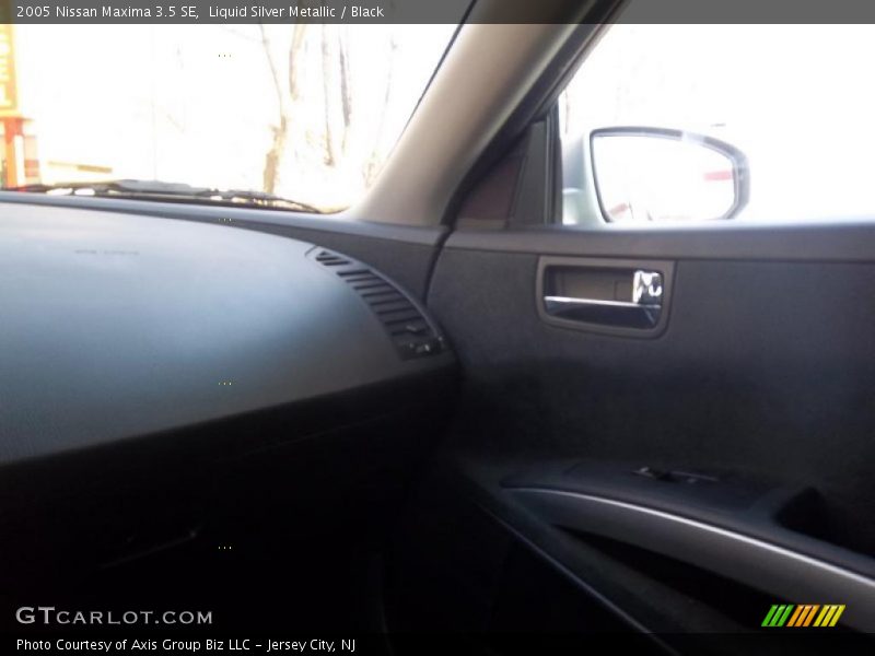 Liquid Silver Metallic / Black 2005 Nissan Maxima 3.5 SE