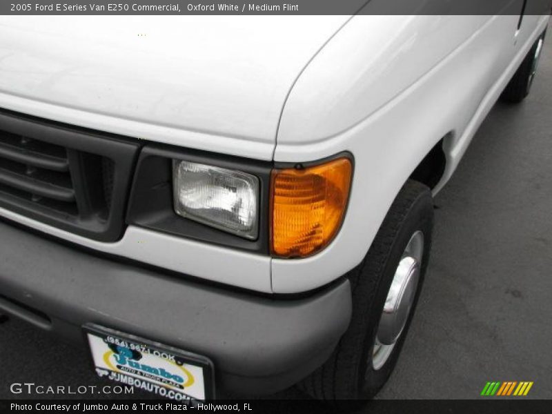 Oxford White / Medium Flint 2005 Ford E Series Van E250 Commercial