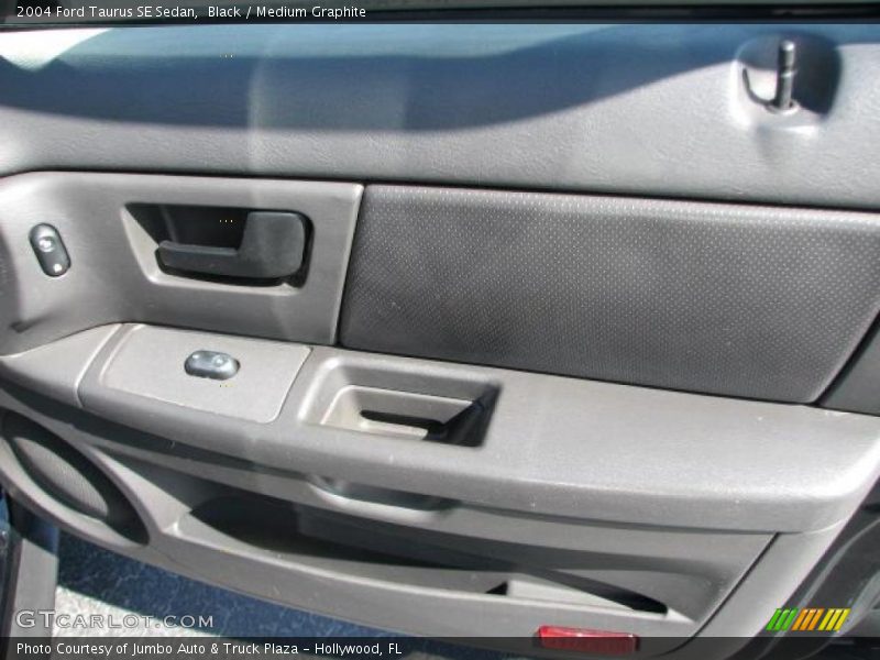Black / Medium Graphite 2004 Ford Taurus SE Sedan