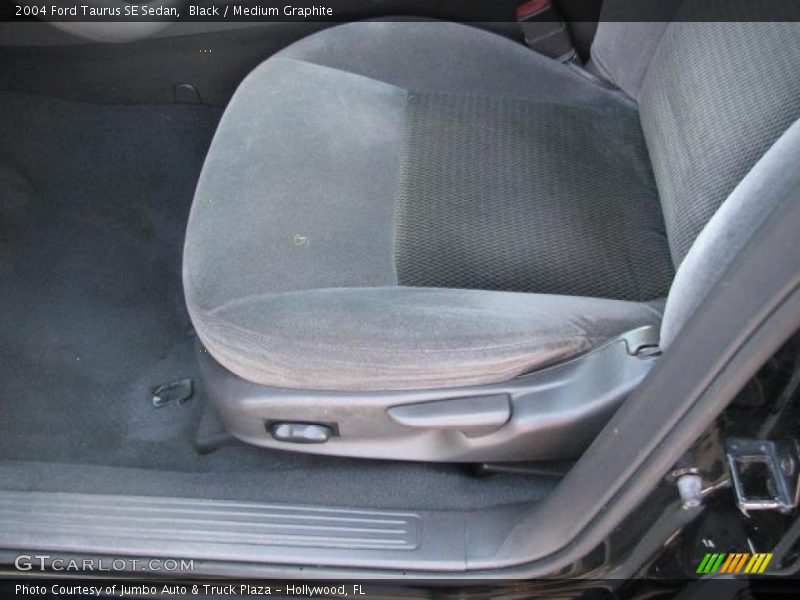 Black / Medium Graphite 2004 Ford Taurus SE Sedan