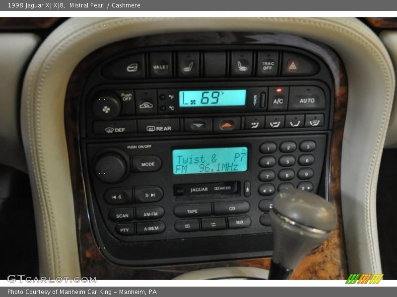 Controls of 1998 XJ XJ8