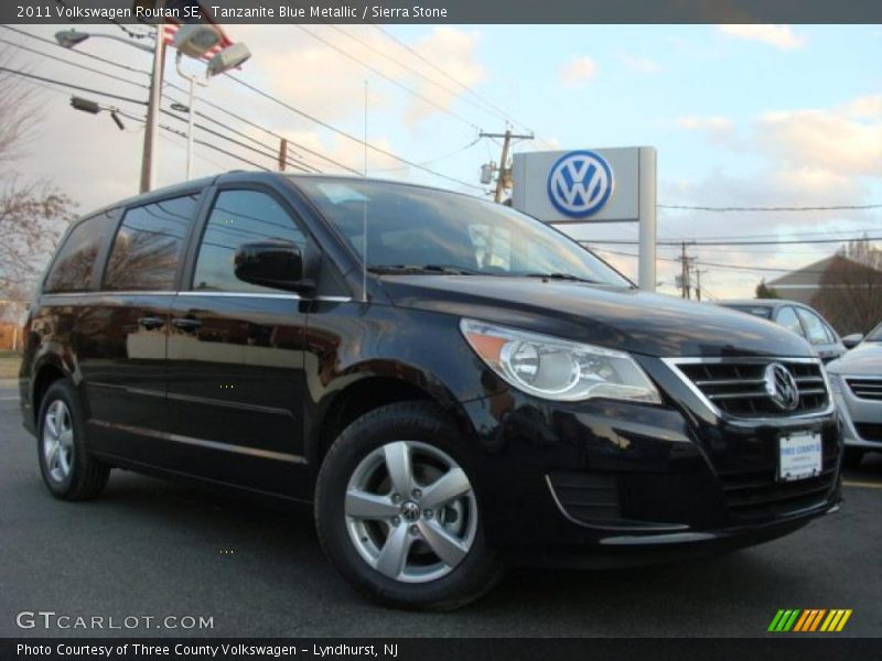 Front 3/4 View of 2011 Routan SE