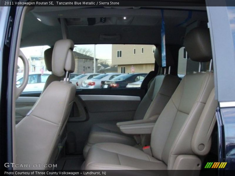  2011 Routan SE Sierra Stone Interior