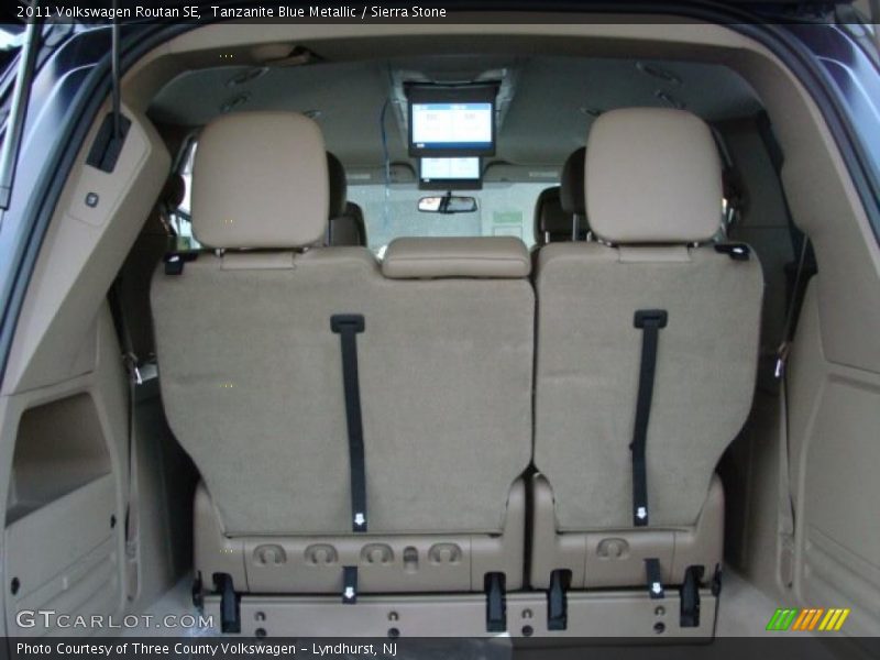  2011 Routan SE Sierra Stone Interior