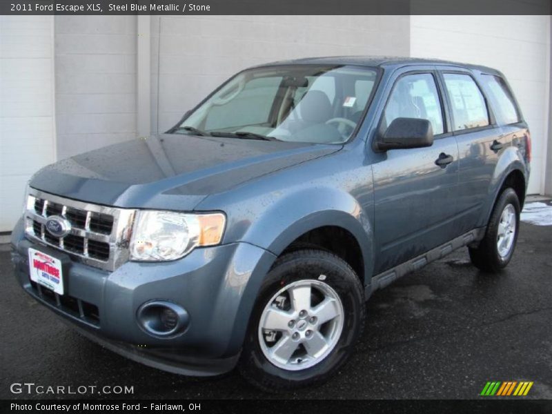 Front 3/4 View of 2011 Escape XLS