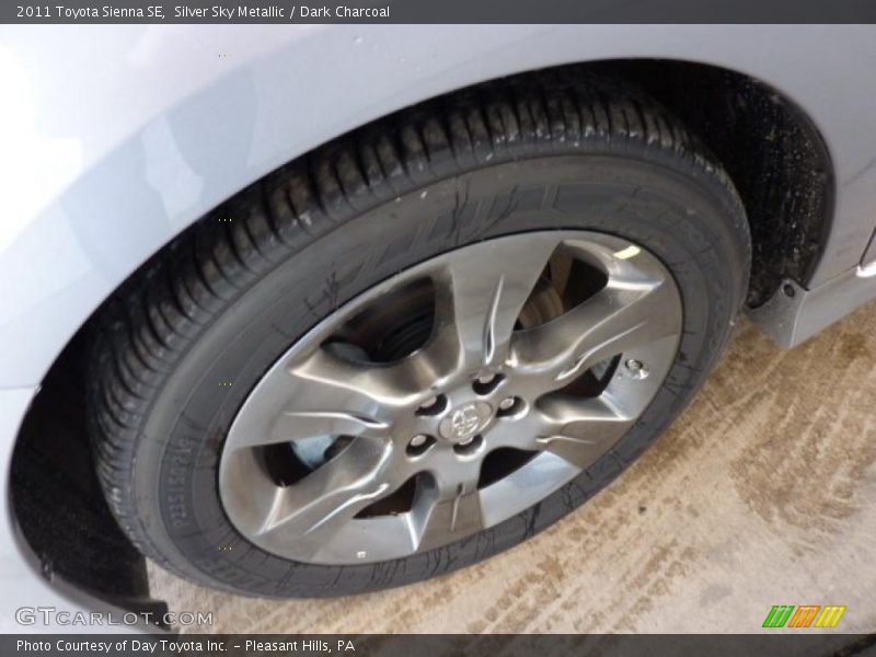 Silver Sky Metallic / Dark Charcoal 2011 Toyota Sienna SE