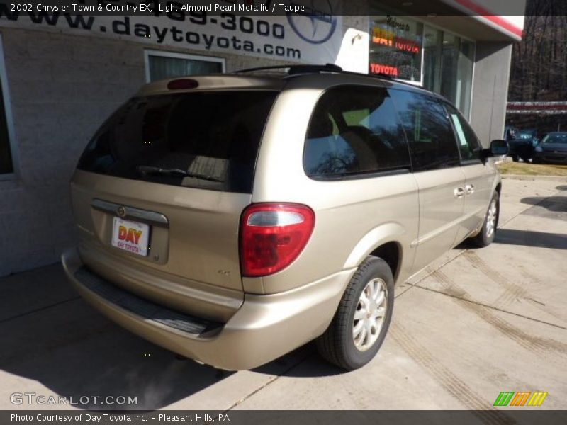 Light Almond Pearl Metallic / Taupe 2002 Chrysler Town & Country EX