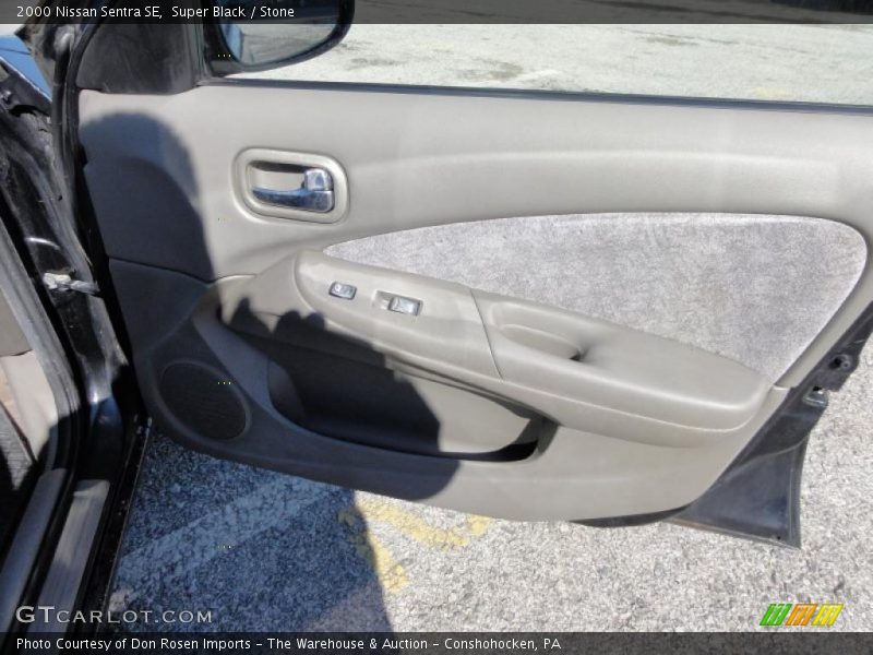 Super Black / Stone 2000 Nissan Sentra SE