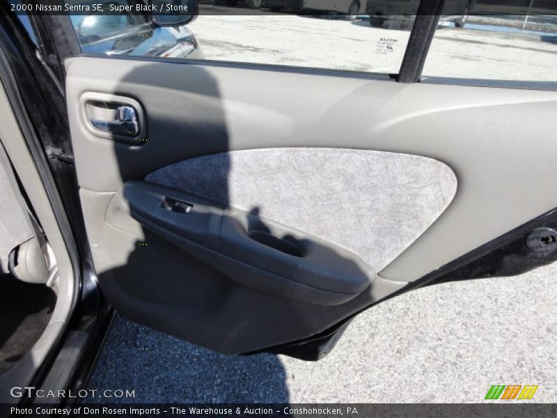 Super Black / Stone 2000 Nissan Sentra SE
